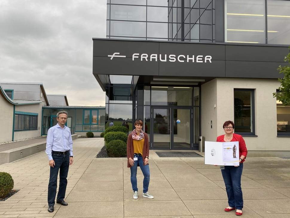 Firma Frauscher (auf dem Foto von links nach rechts: Ralf Linkamp, Doris Zinner und Doris Wallner) freut sich über den 3. Platz beim Felix Familia 2020