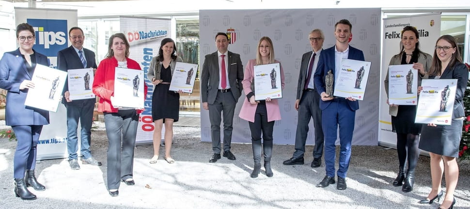 Familienreferent LH-Stv. Dr. Mafred Haimbuchner mit den Preisträgern des Felix Familia 2022 Familienreferent LH-Stv. Dr. Mafred Haimbuchner mit den Preisträgern des Felix Familia 2022