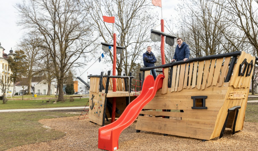 Neuer Spielplatz für die Kleinen!