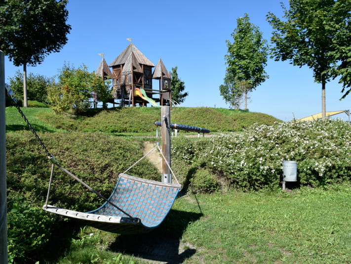 Spielplatz Parz, Blick auf Ritterburg