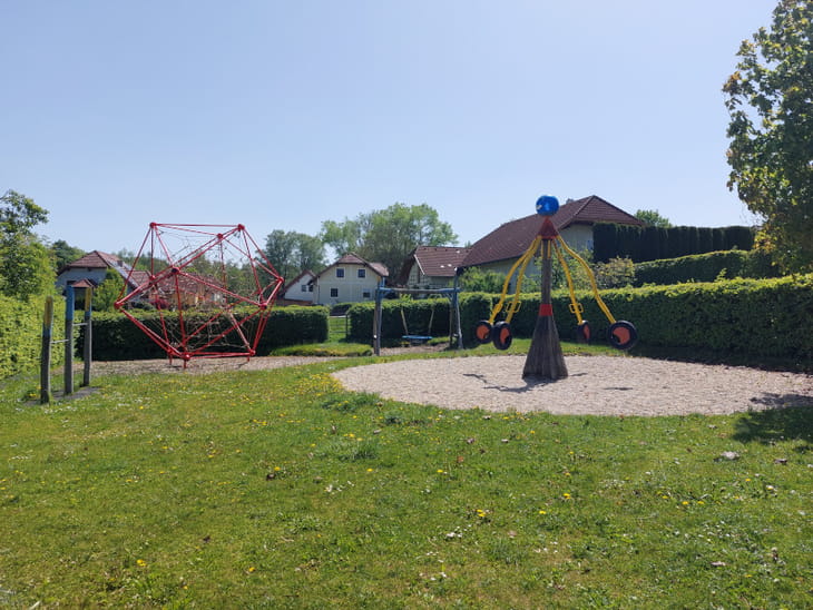 Spielplatz Michaelnbach, Klettergerüst & Schaukeln